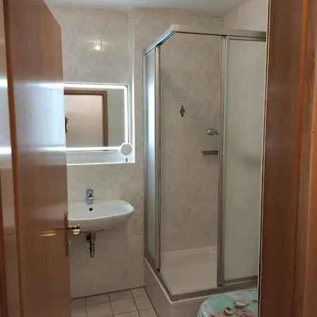 Holzwarth Apartment *