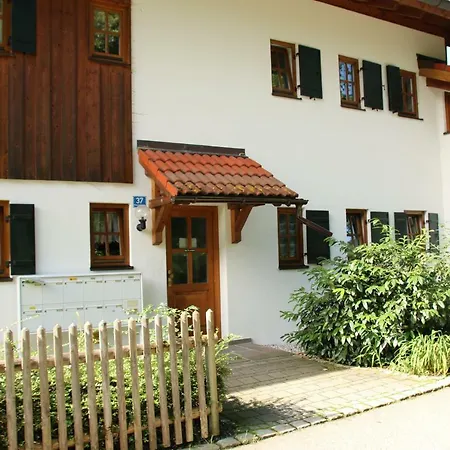 Holzwarth Apartment *