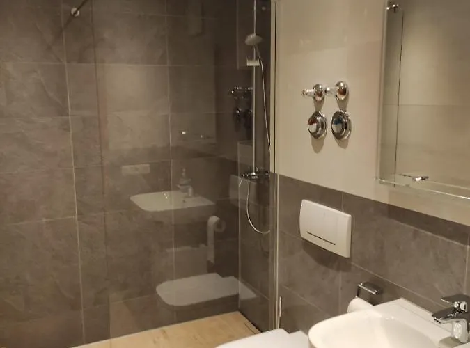 Holzwarth Apartment *